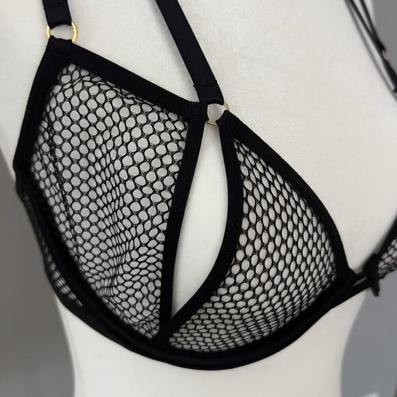 Victoria’s Secret Very Sexy Strappy Mesh Sheer Fishnet Demi Bra Black Sz.M NWT - Picture 3 of 6